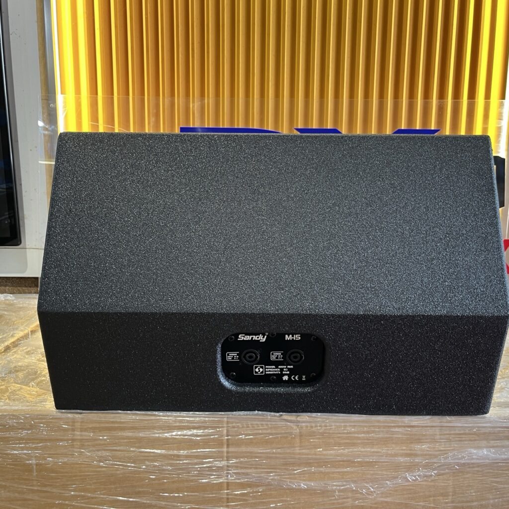 mặt sau Loa Sandy M15