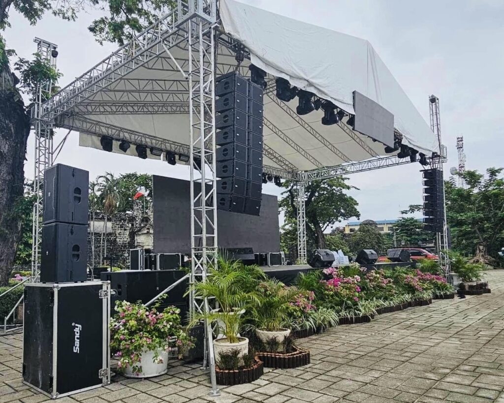 hệ thống loa line array Sandy J10 sân khấu ngoài trời