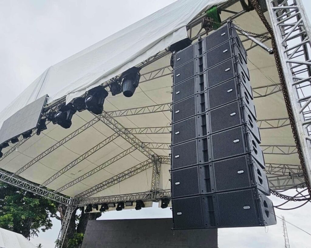 1 vế loa line array Sandy J10 sân khấu ngoài trời