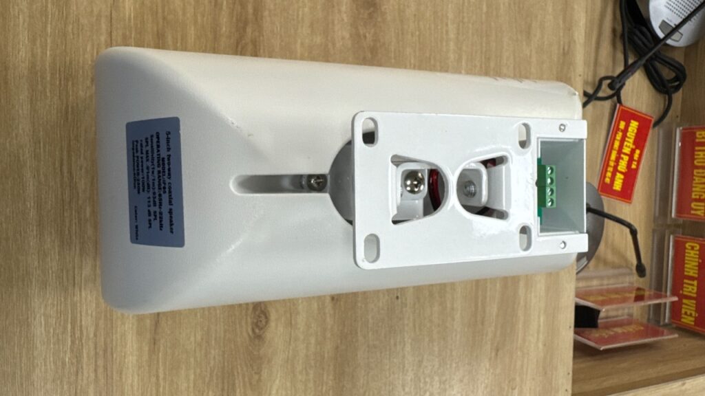 mặt sau Sandy Audio IP05
