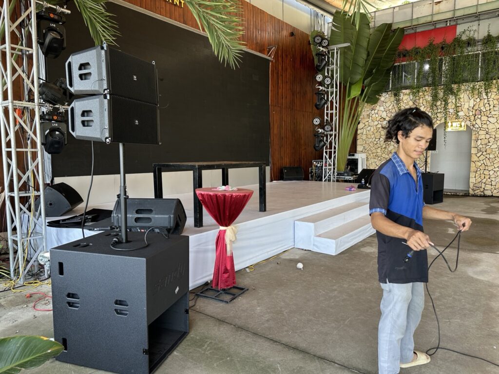 dự án tại nhà hàng không gian